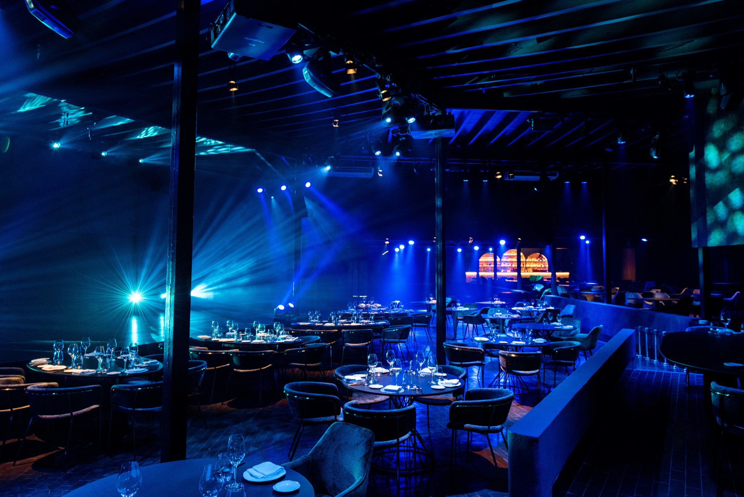 What is 528 Ibiza: Teatro lit up in blue lights